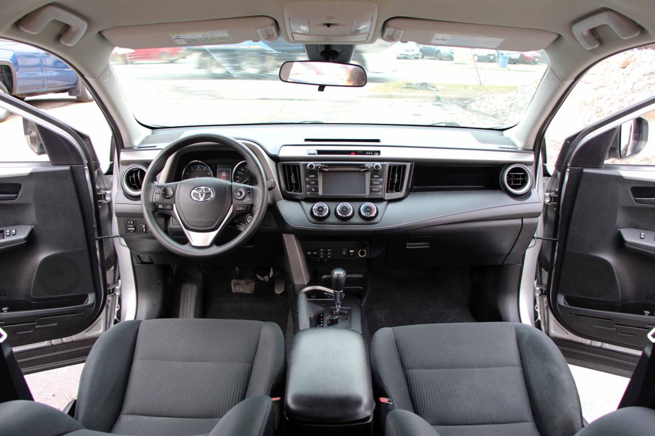 2017 Toyota RAV4 LE Photo