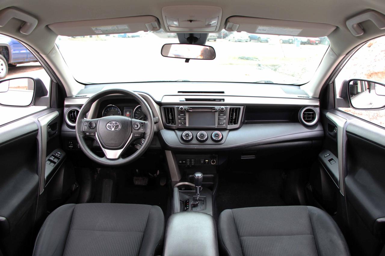 2017 Toyota RAV4 LE Photo