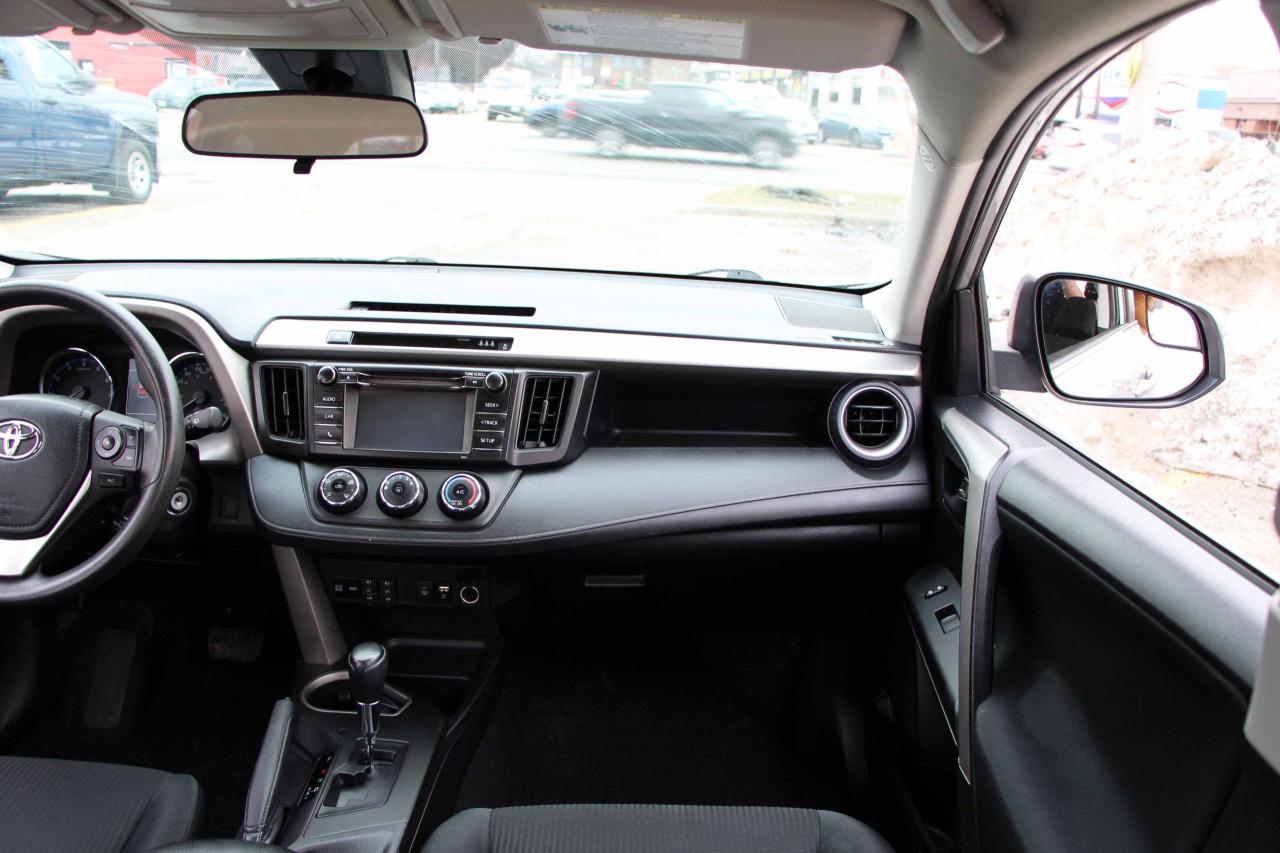 2017 Toyota RAV4 LE Photo