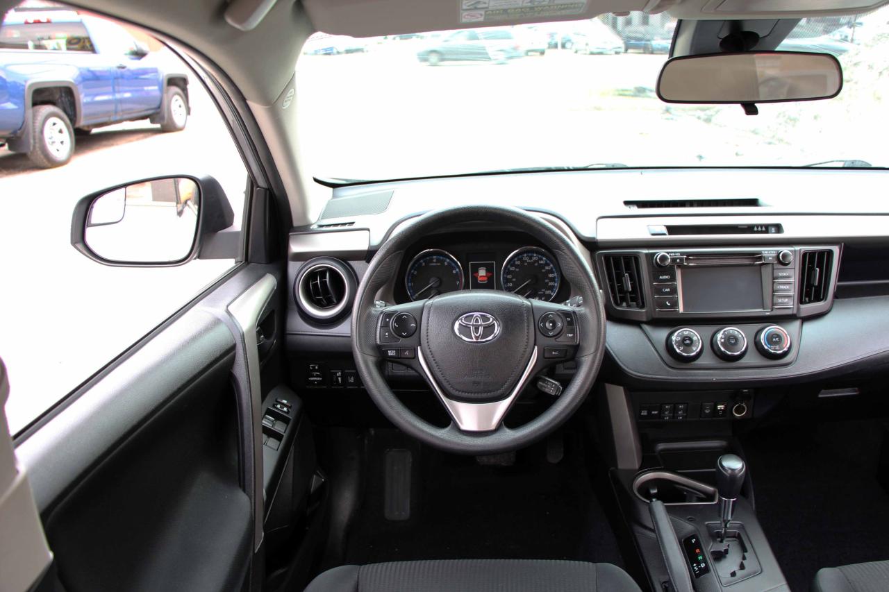 2017 Toyota RAV4 LE Photo