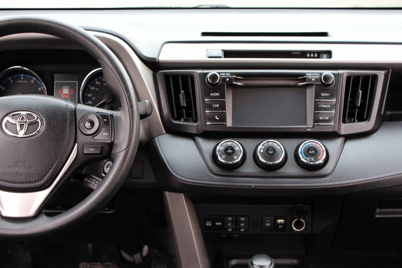 2017 Toyota RAV4 LE Photo