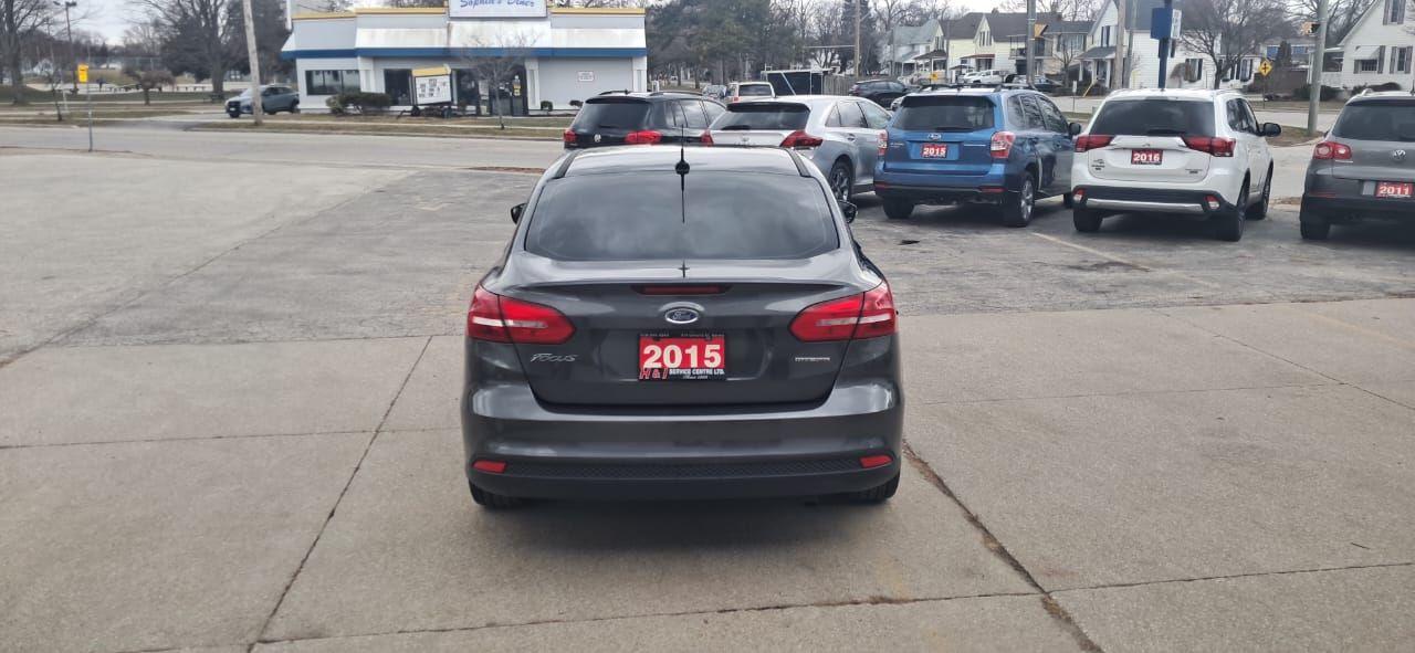 2015 Ford Focus SE Photo