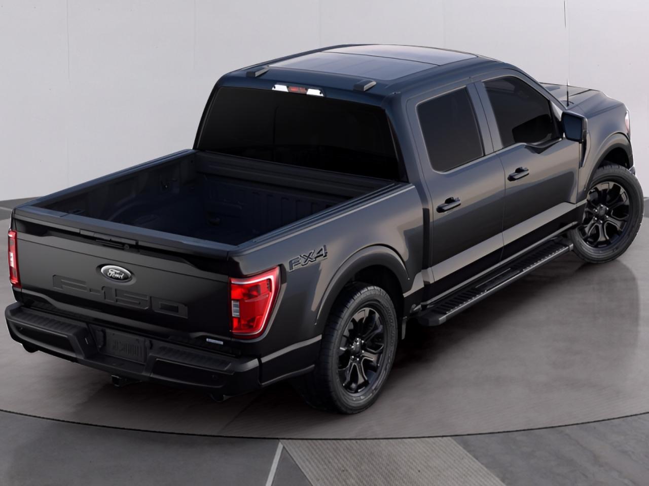 2023 Ford F-150 XLT 4WD SuperCrew 5.5' Bo Photo3