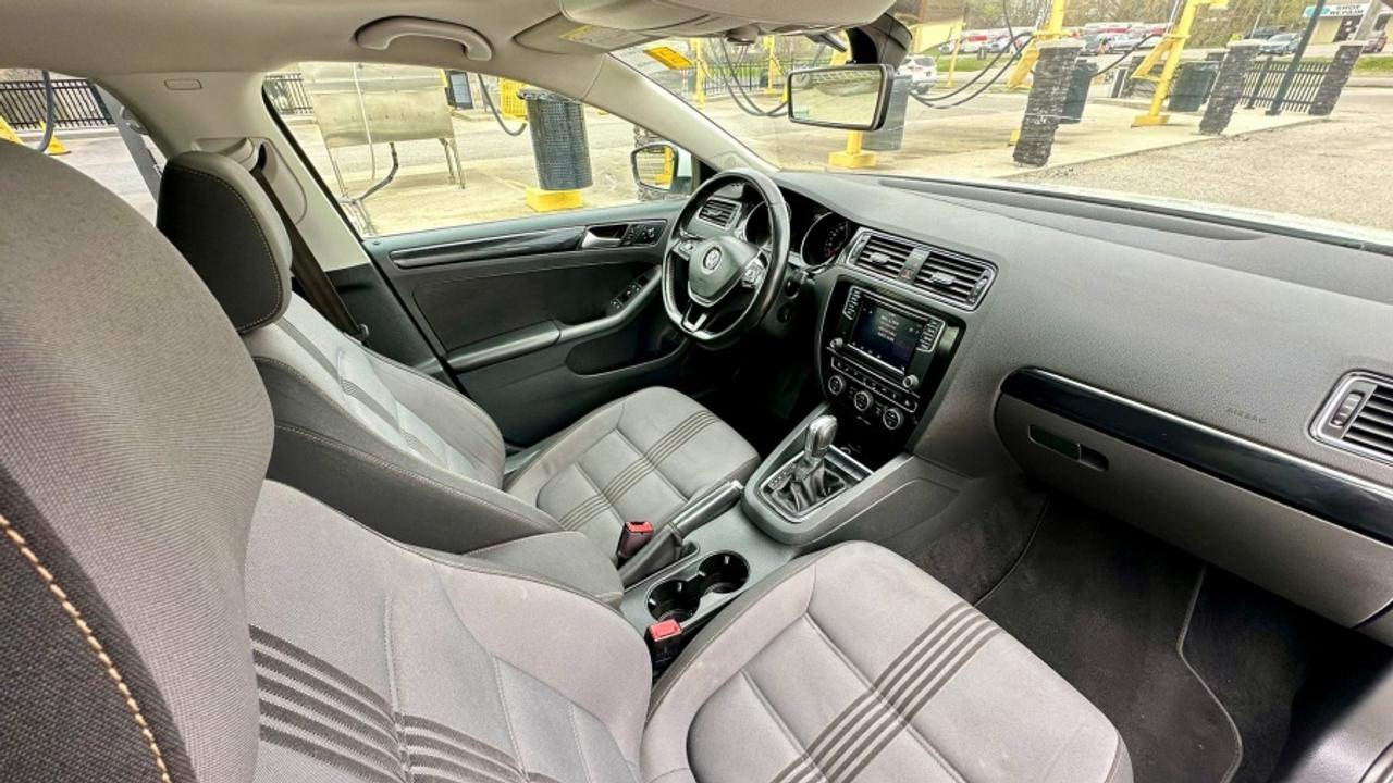 2017 Volkswagen Jetta * WOLFSBURG * 1.4T SE Photo