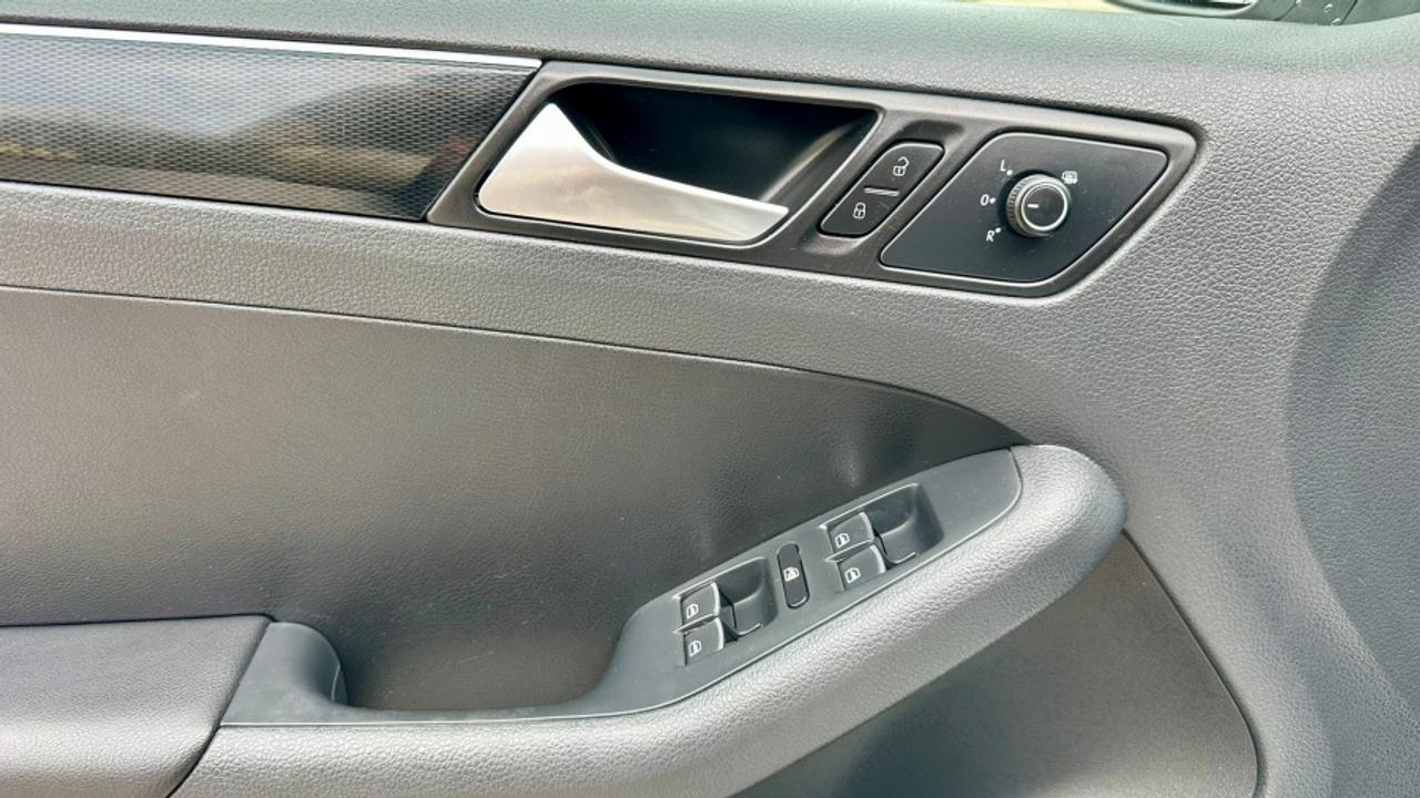 2017 Volkswagen Jetta * WOLFSBURG * 1.4T SE Photo