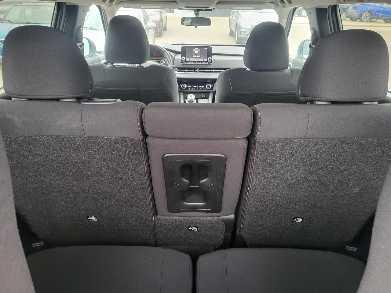 2024 Mitsubishi Outlander ES Photo