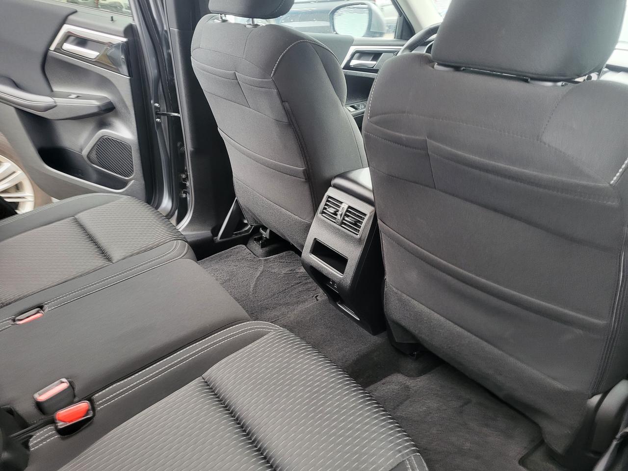 2024 Mitsubishi Outlander ES Photo