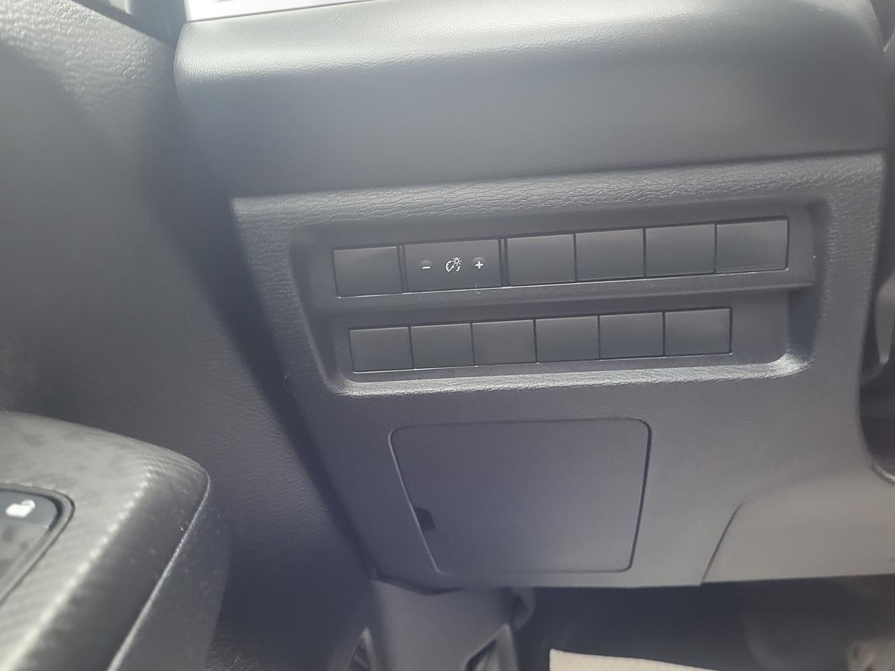 2024 Mitsubishi Outlander ES Photo