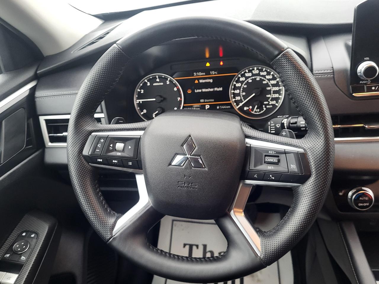 2024 Mitsubishi Outlander ES Photo