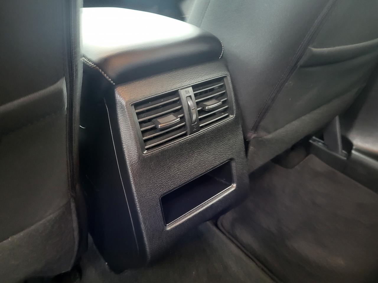 2024 Mitsubishi Outlander ES Photo