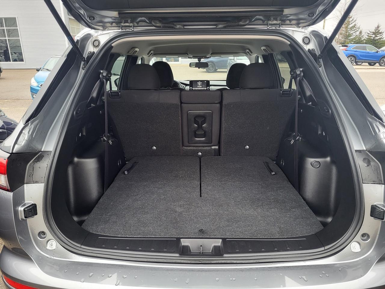2024 Mitsubishi Outlander ES Photo