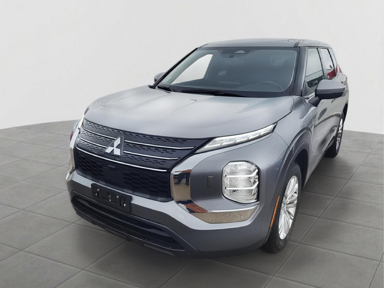 2024 Mitsubishi Outlander ES Photo0