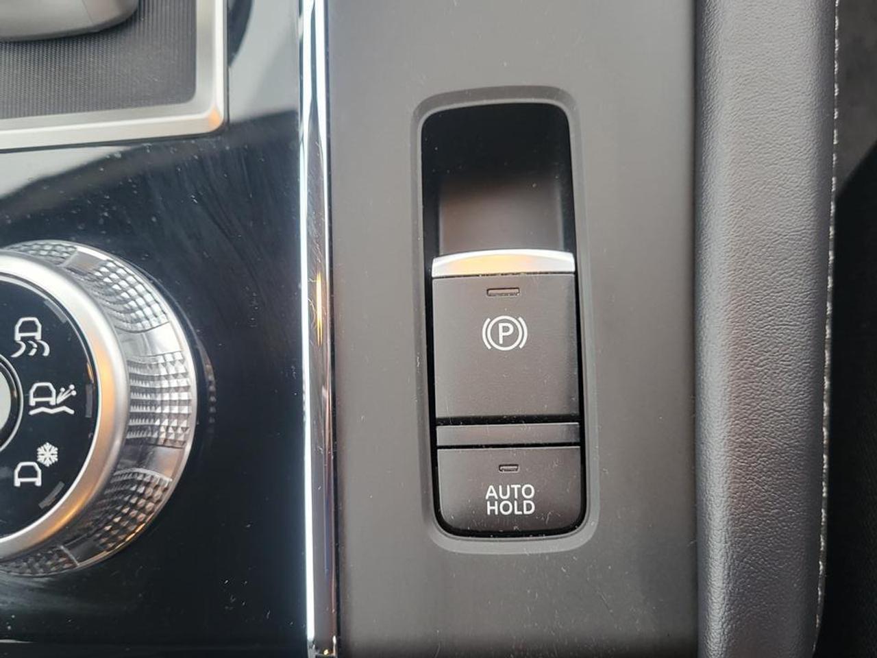 2024 Mitsubishi Outlander ES Photo