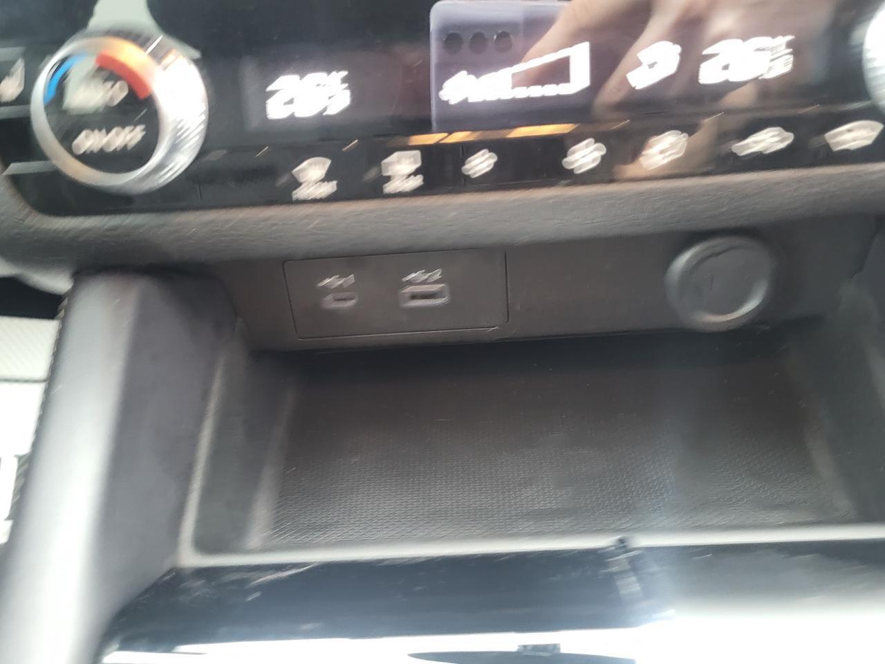 2024 Mitsubishi Outlander ES Photo