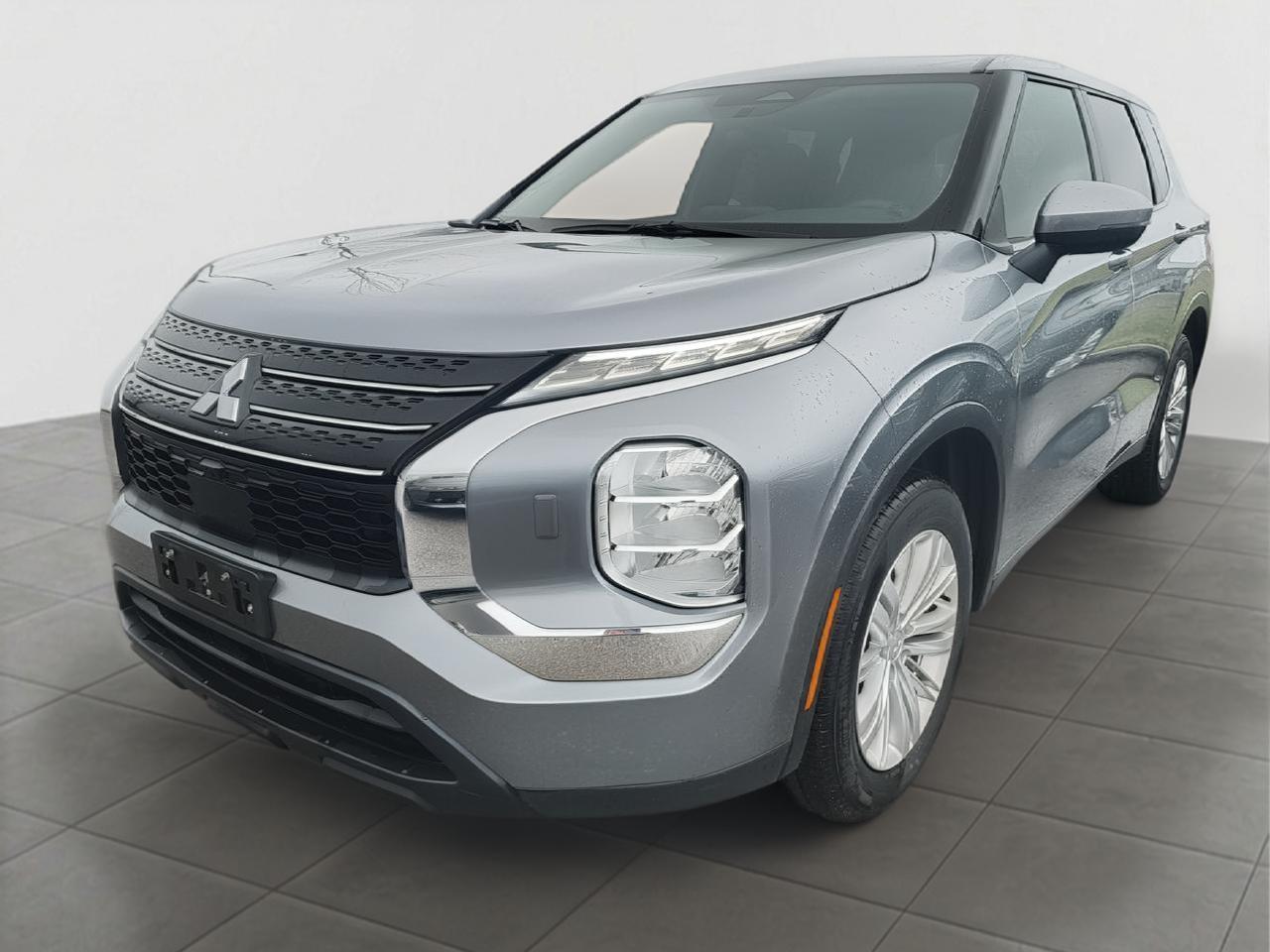 2024 Mitsubishi Outlander ES Photo4