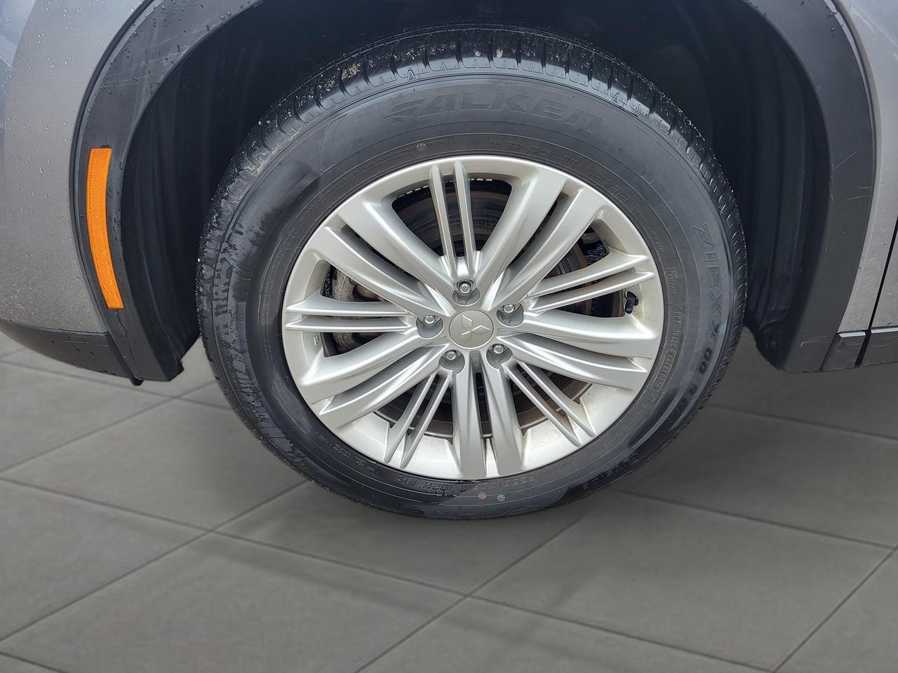 2024 Mitsubishi Outlander ES Photo