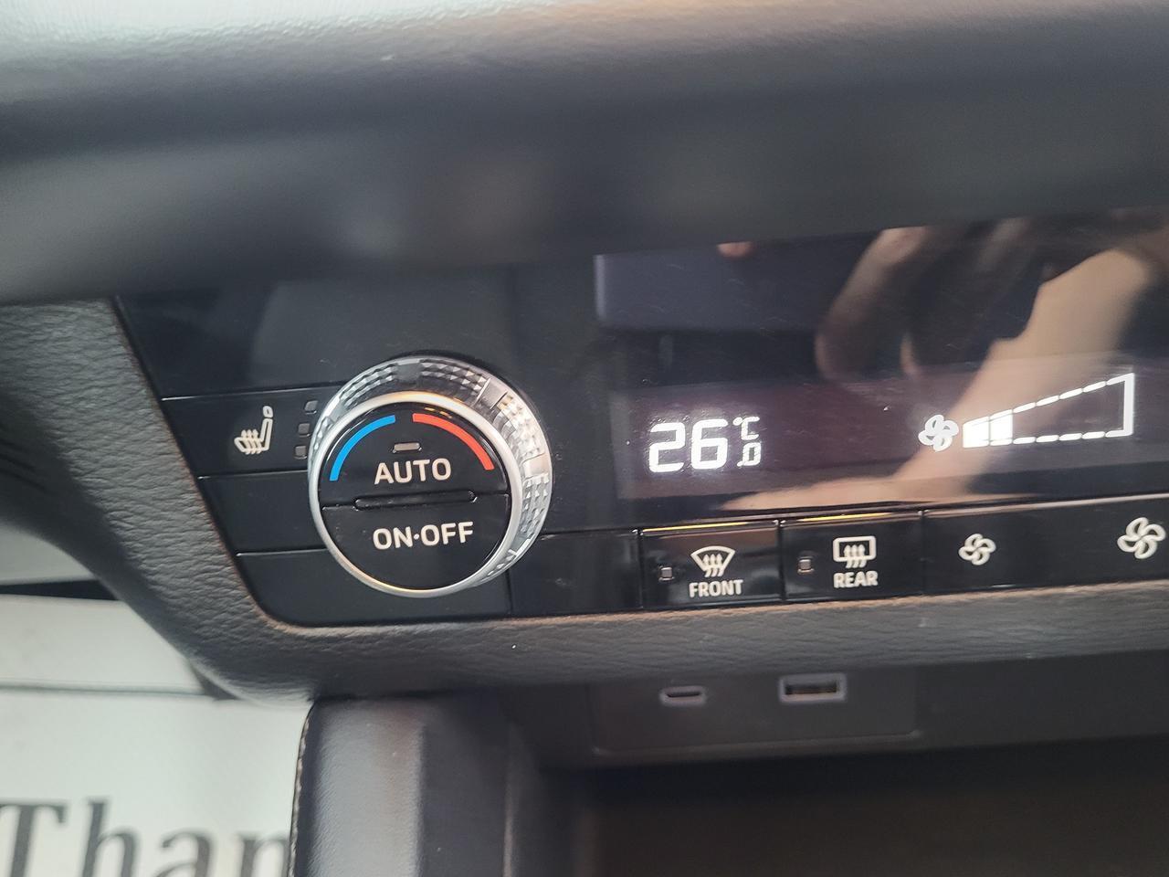 2024 Mitsubishi Outlander ES Photo