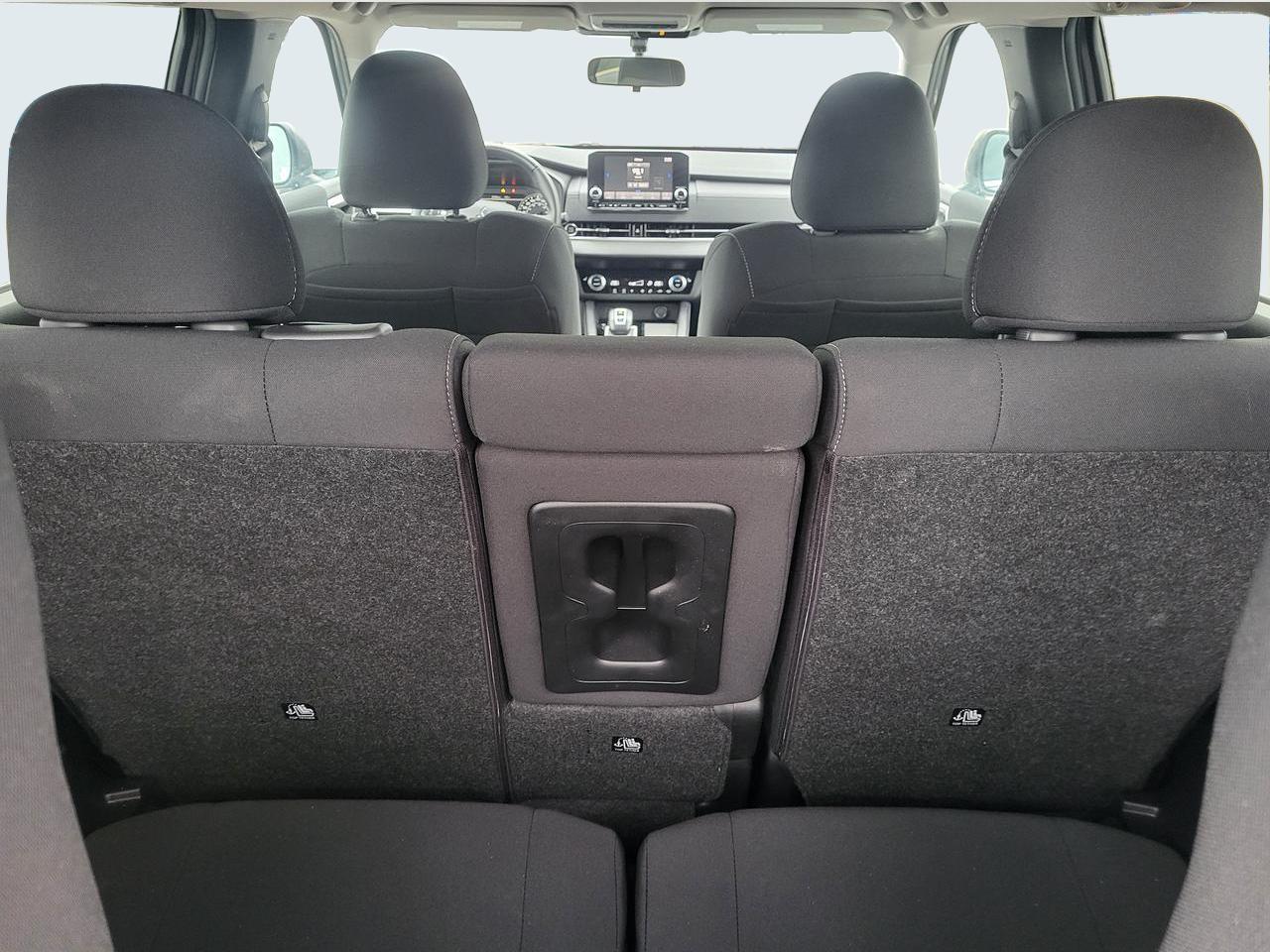 2024 Mitsubishi Outlander ES Photo