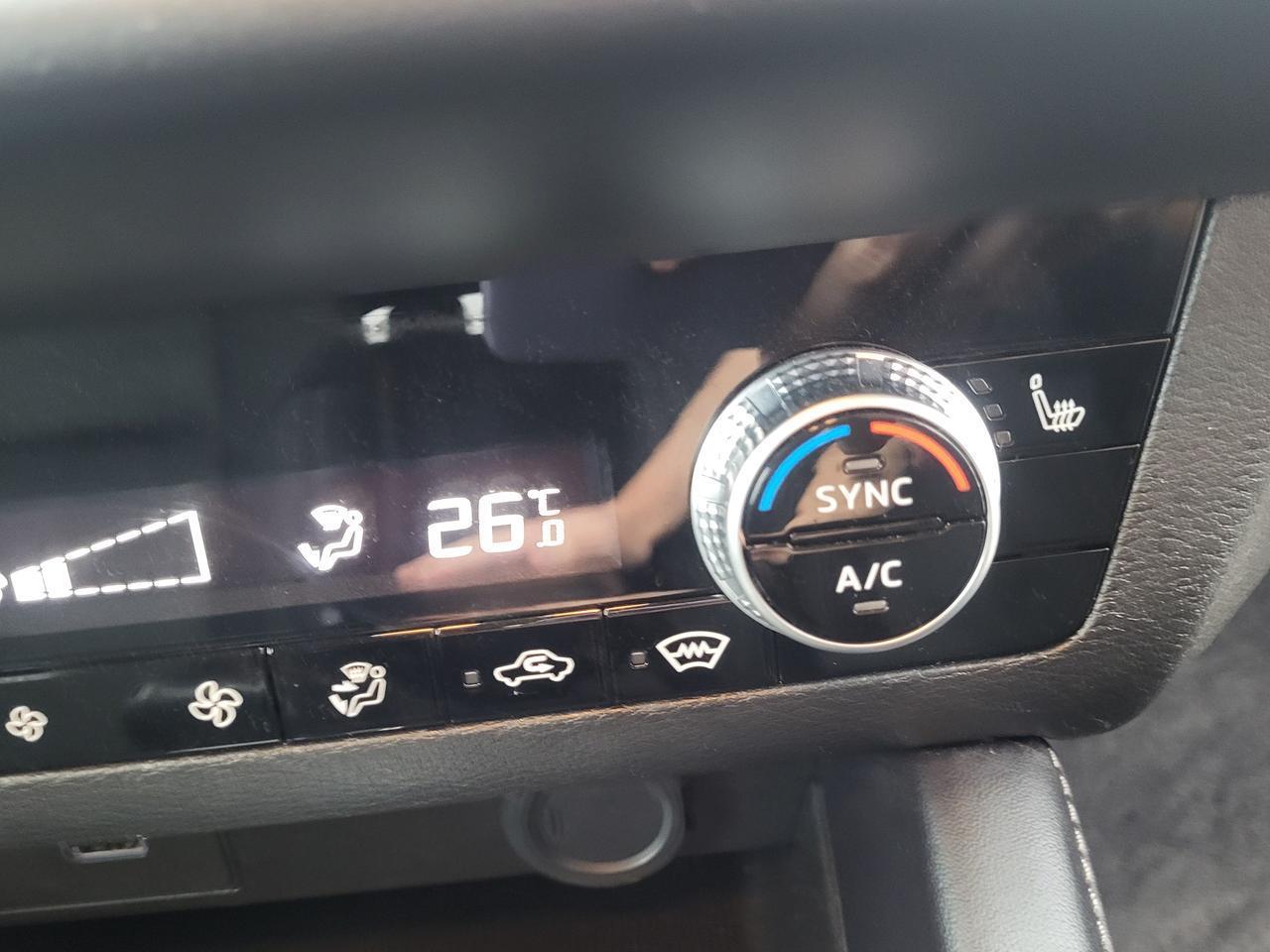 2024 Mitsubishi Outlander ES Photo