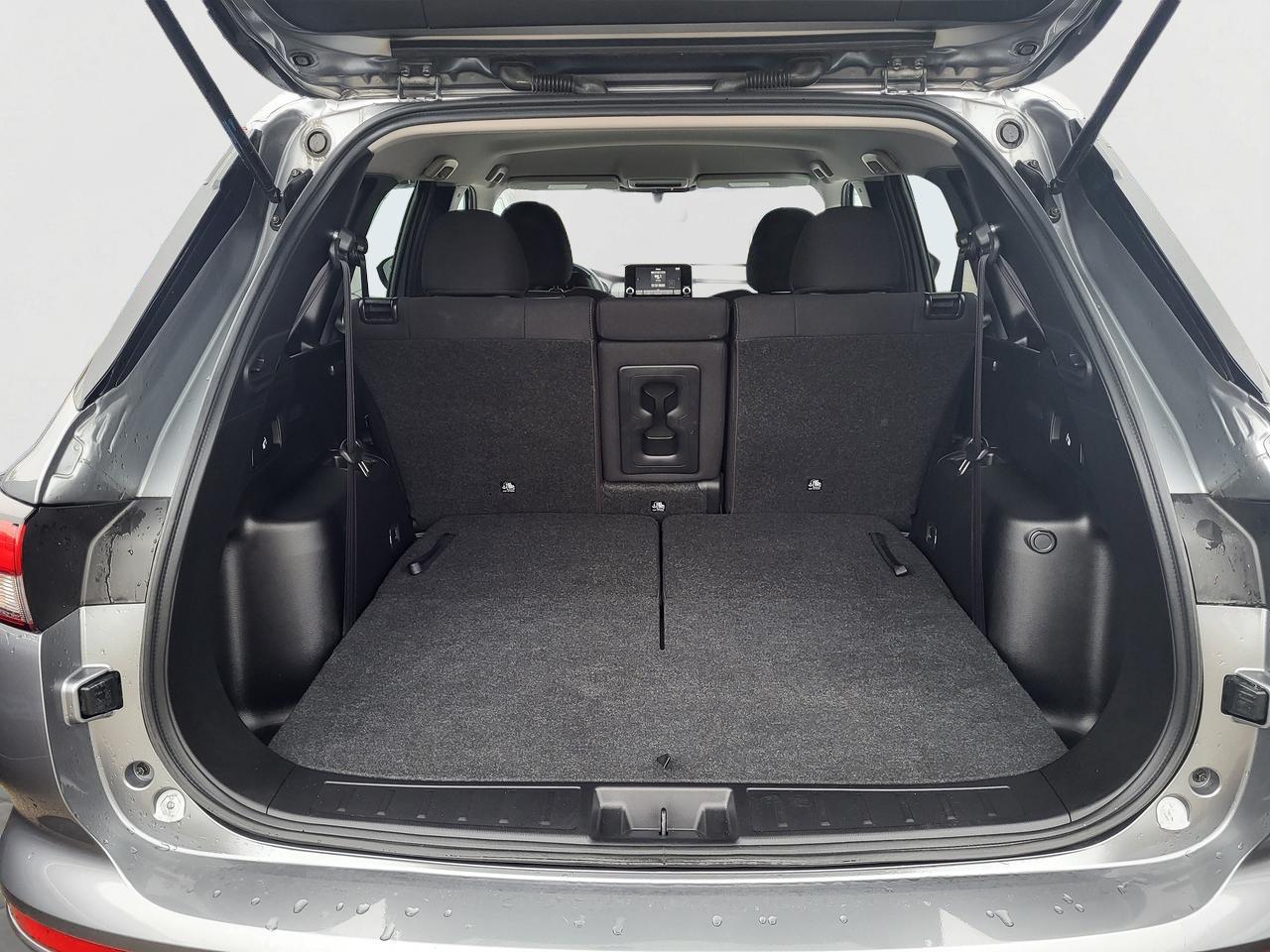 2024 Mitsubishi Outlander ES Photo