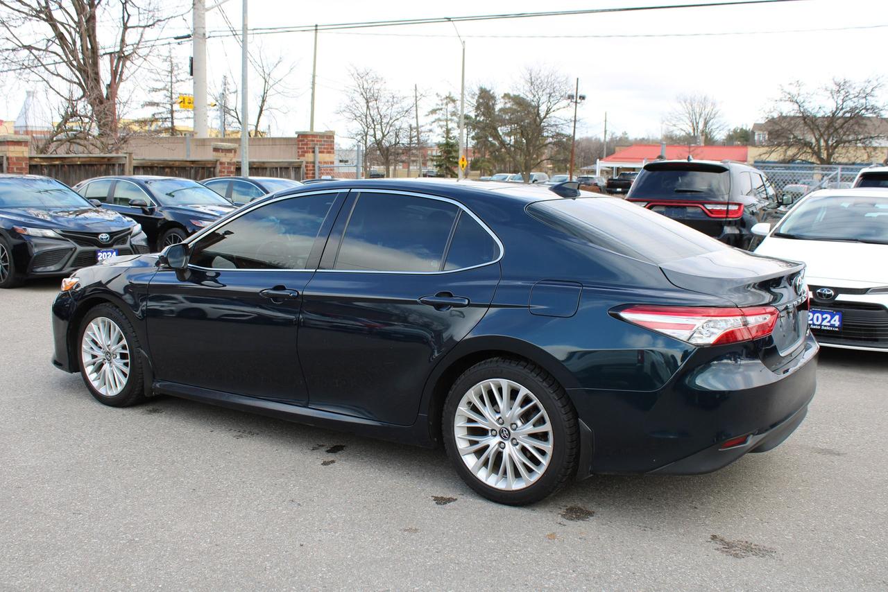 2020 Toyota Camry XLE Photo3