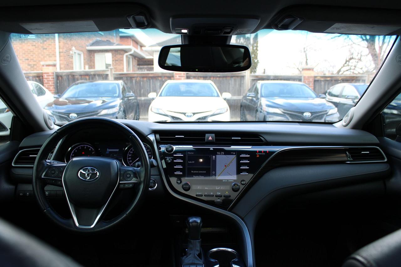 2020 Toyota Camry XLE Photo