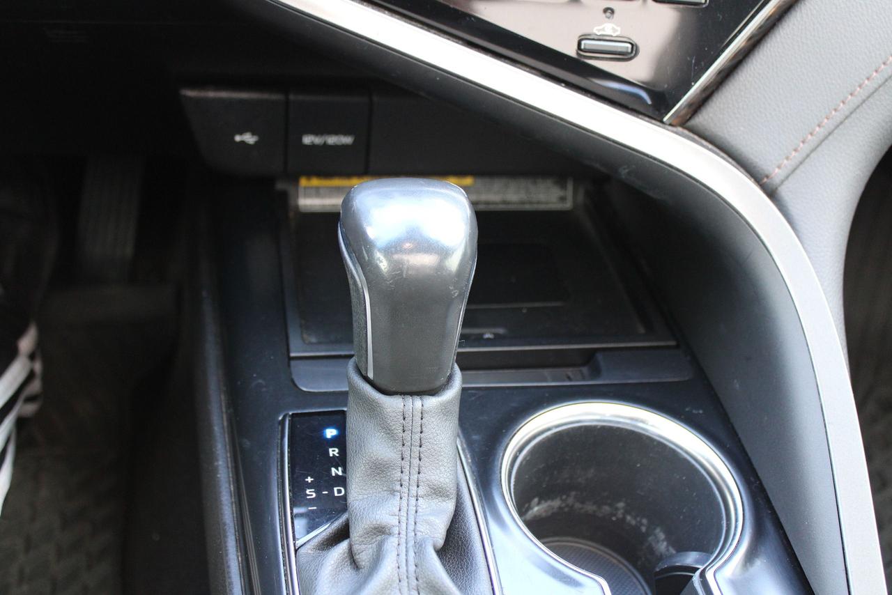 2020 Toyota Camry XLE Photo