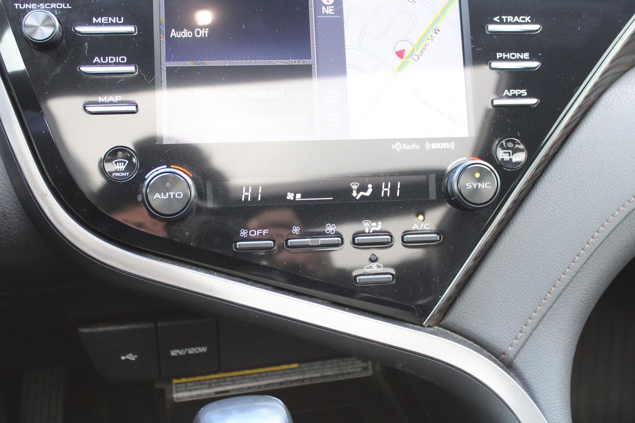 2020 Toyota Camry XLE Photo