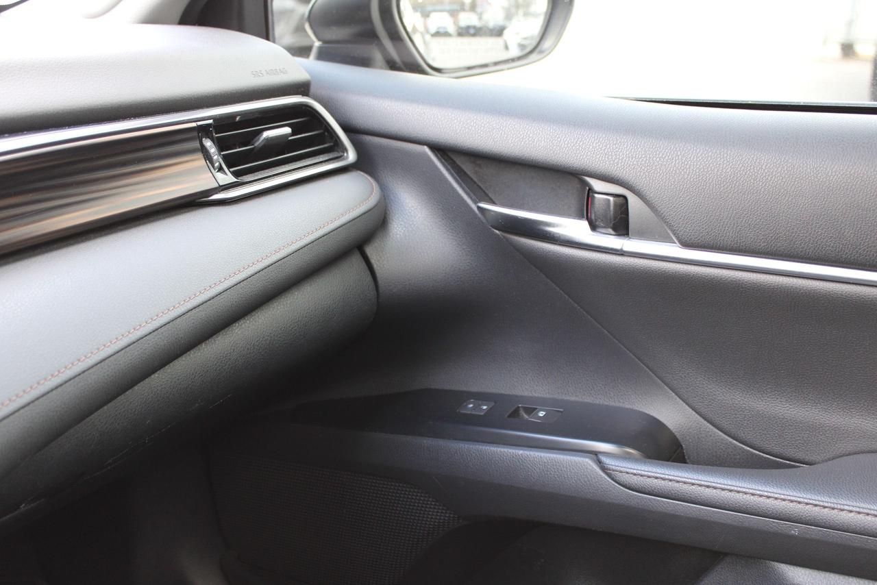 2020 Toyota Camry XLE Photo