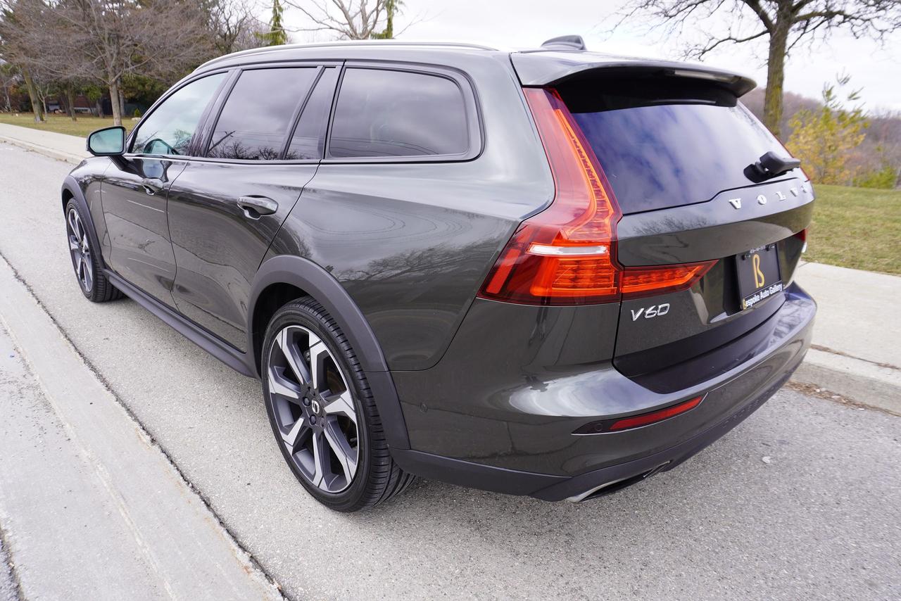 2020 Volvo V60 Cross Country 1 OWNER / NO ACCIDENTS / T5 AWD / STUNNING COMBO Photo