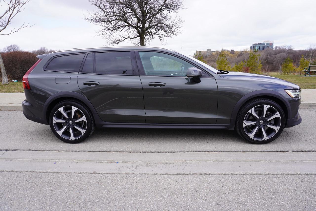 2020 Volvo V60 Cross Country 1 OWNER / NO ACCIDENTS / T5 AWD / STUNNING COMBO Photo