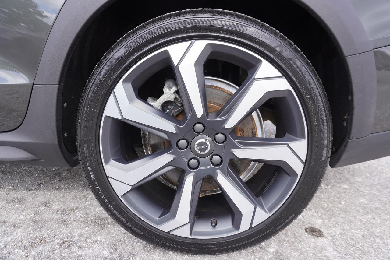 2020 Volvo V60 Cross Country 1 OWNER / NO ACCIDENTS / T5 AWD / STUNNING COMBO Photo