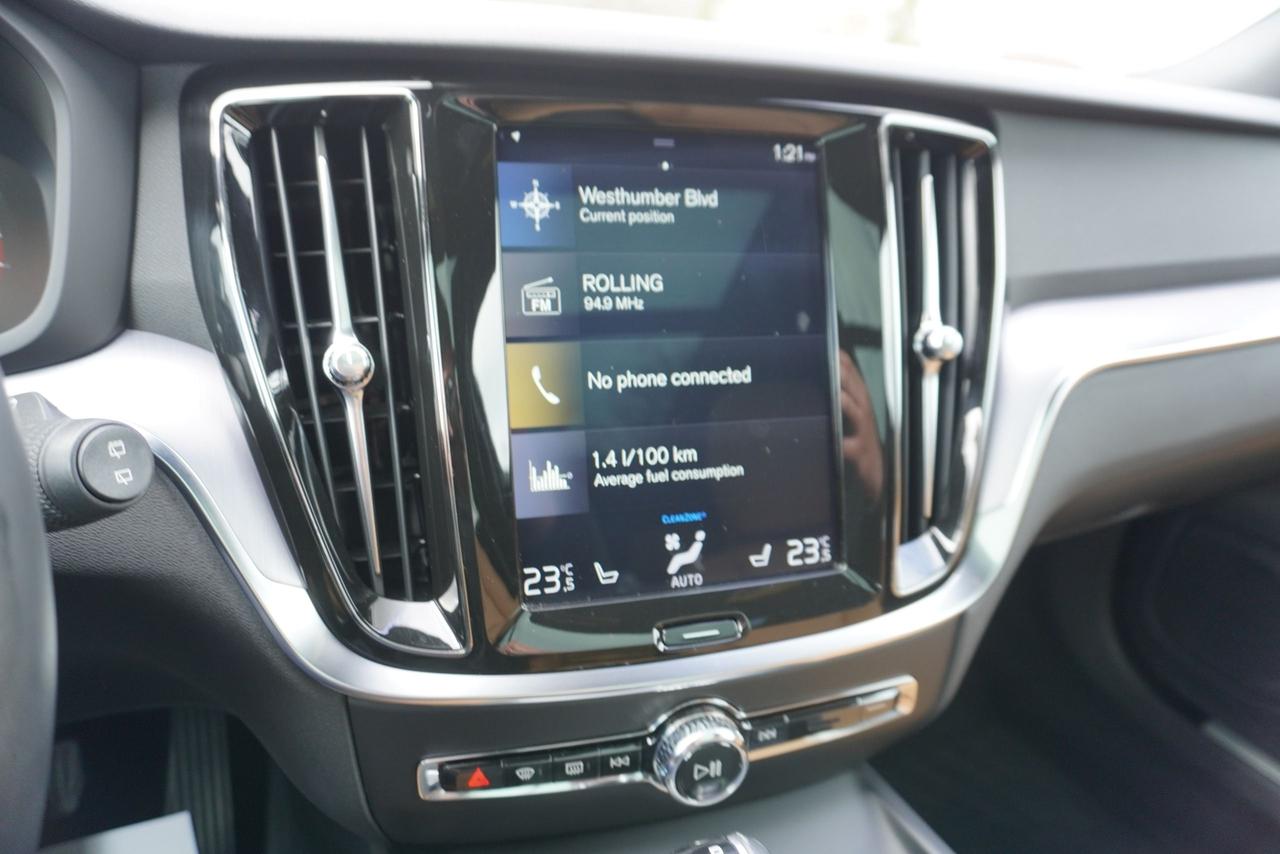 2020 Volvo V60 Cross Country 1 OWNER / NO ACCIDENTS / T5 AWD / STUNNING COMBO Photo