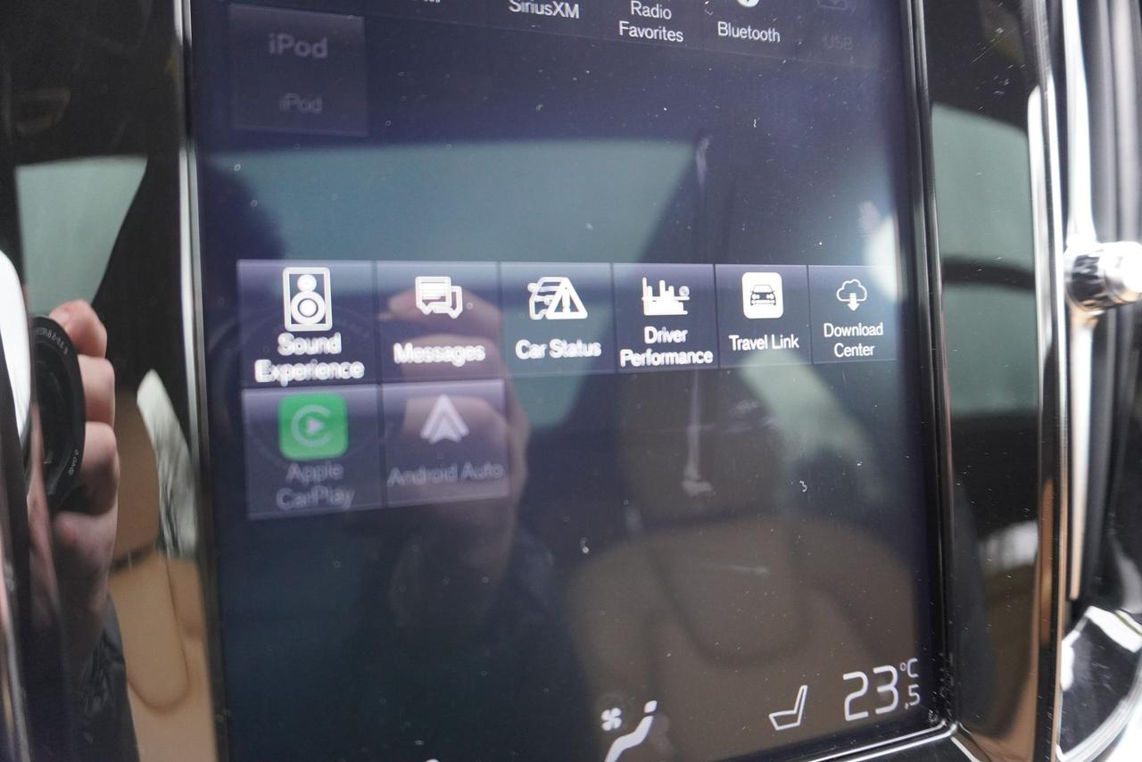 2020 Volvo V60 Cross Country 1 OWNER / NO ACCIDENTS / T5 AWD / STUNNING COMBO Photo