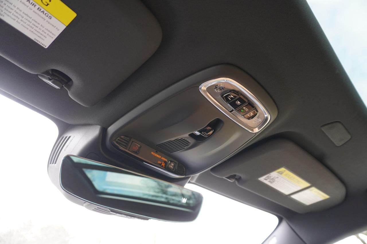 2020 Volvo V60 Cross Country 1 OWNER / NO ACCIDENTS / T5 AWD / STUNNING COMBO Photo