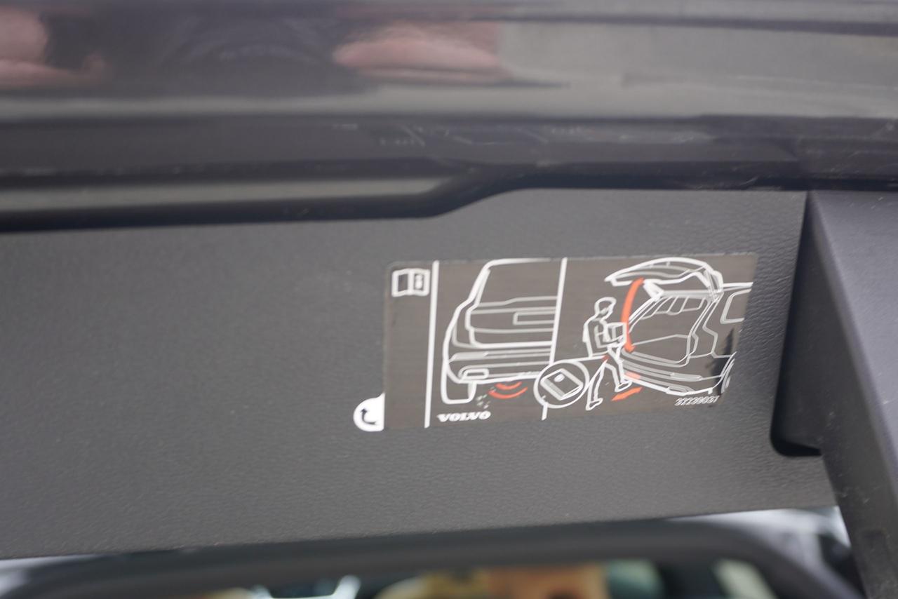 2020 Volvo V60 Cross Country 1 OWNER / NO ACCIDENTS / T5 AWD / STUNNING COMBO Photo