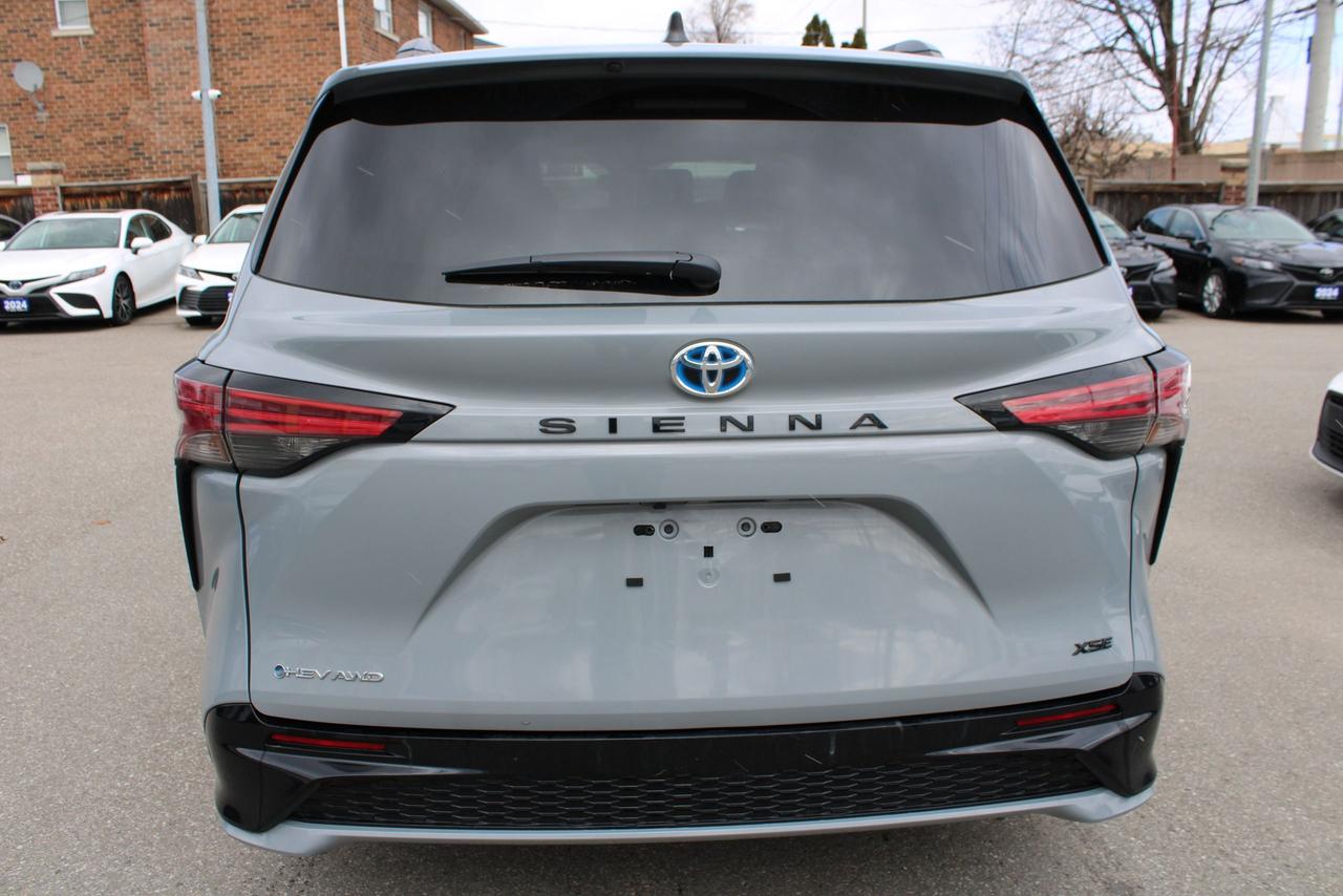 2025 Toyota Sienna XSE Photo