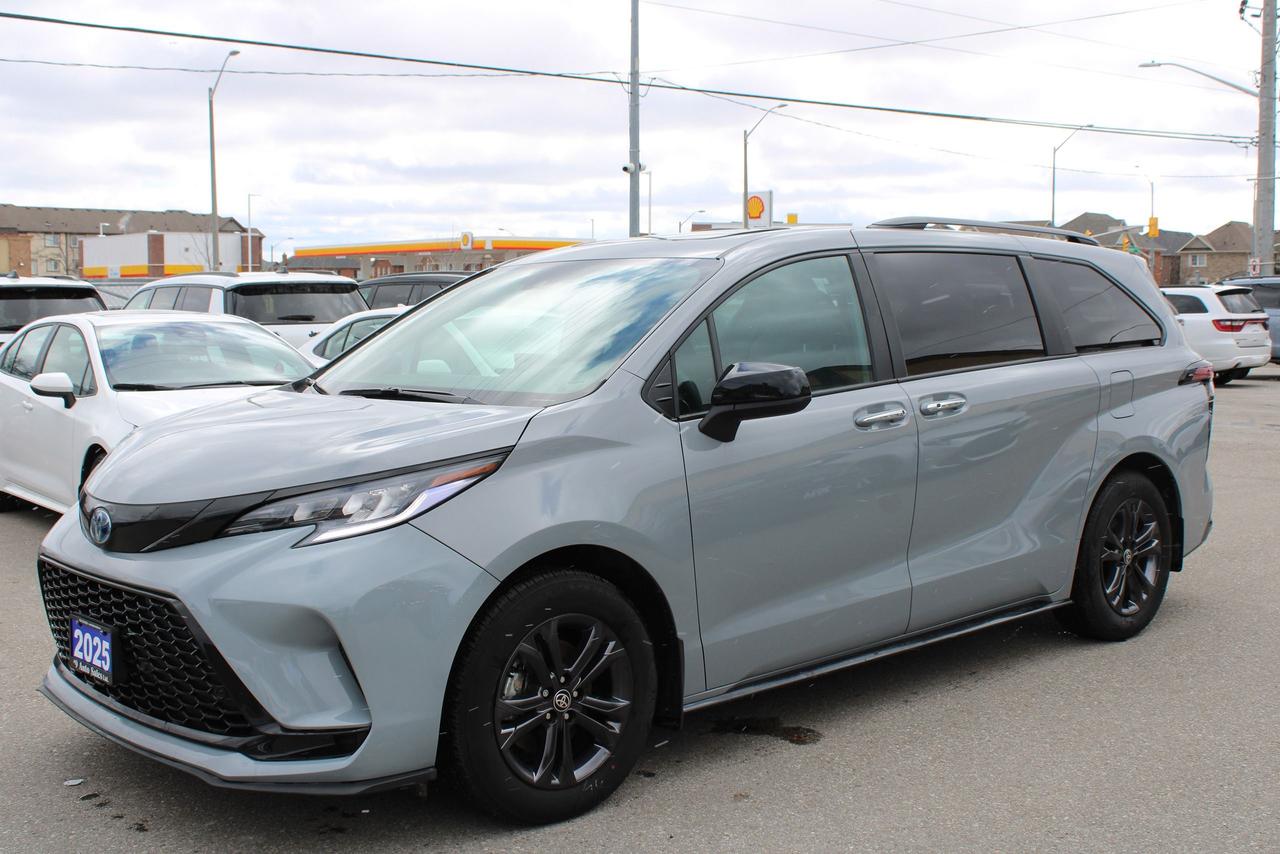 2025 Toyota Sienna XSE Photo4