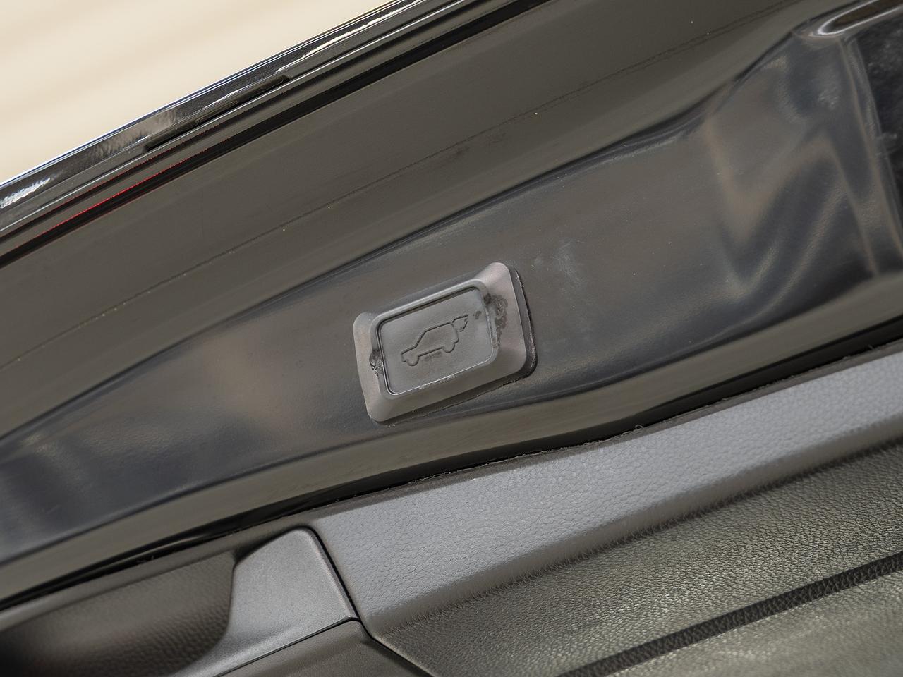 2022 Toyota RAV4 SE HYBRID AWD | Sunroof | ACC | BSM | CarPlay