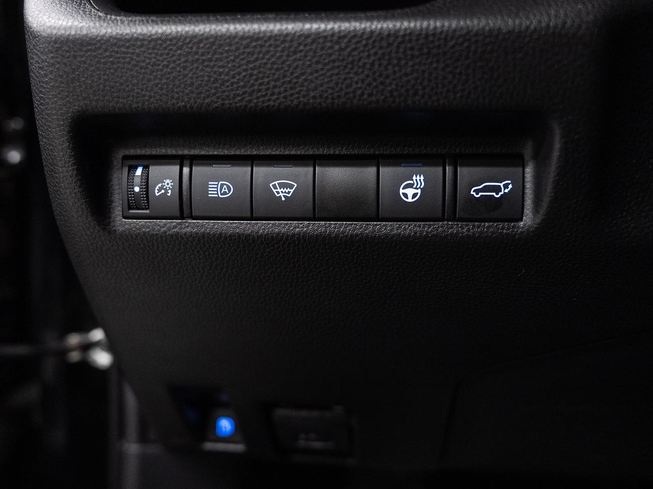 2022 Toyota RAV4 SE HYBRID AWD | Sunroof | ACC | BSM | CarPlay