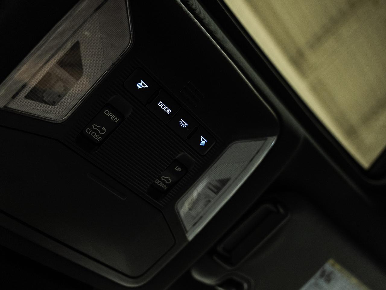 2022 Toyota RAV4 SE HYBRID AWD | Sunroof | ACC | BSM | CarPlay