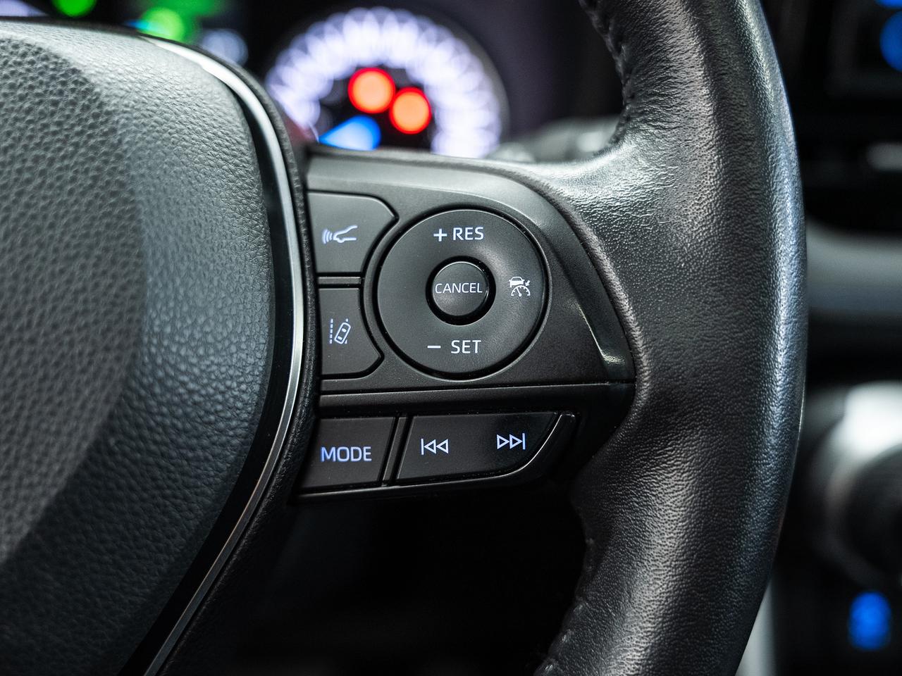 2022 Toyota RAV4 SE HYBRID AWD | Sunroof | ACC | BSM | CarPlay