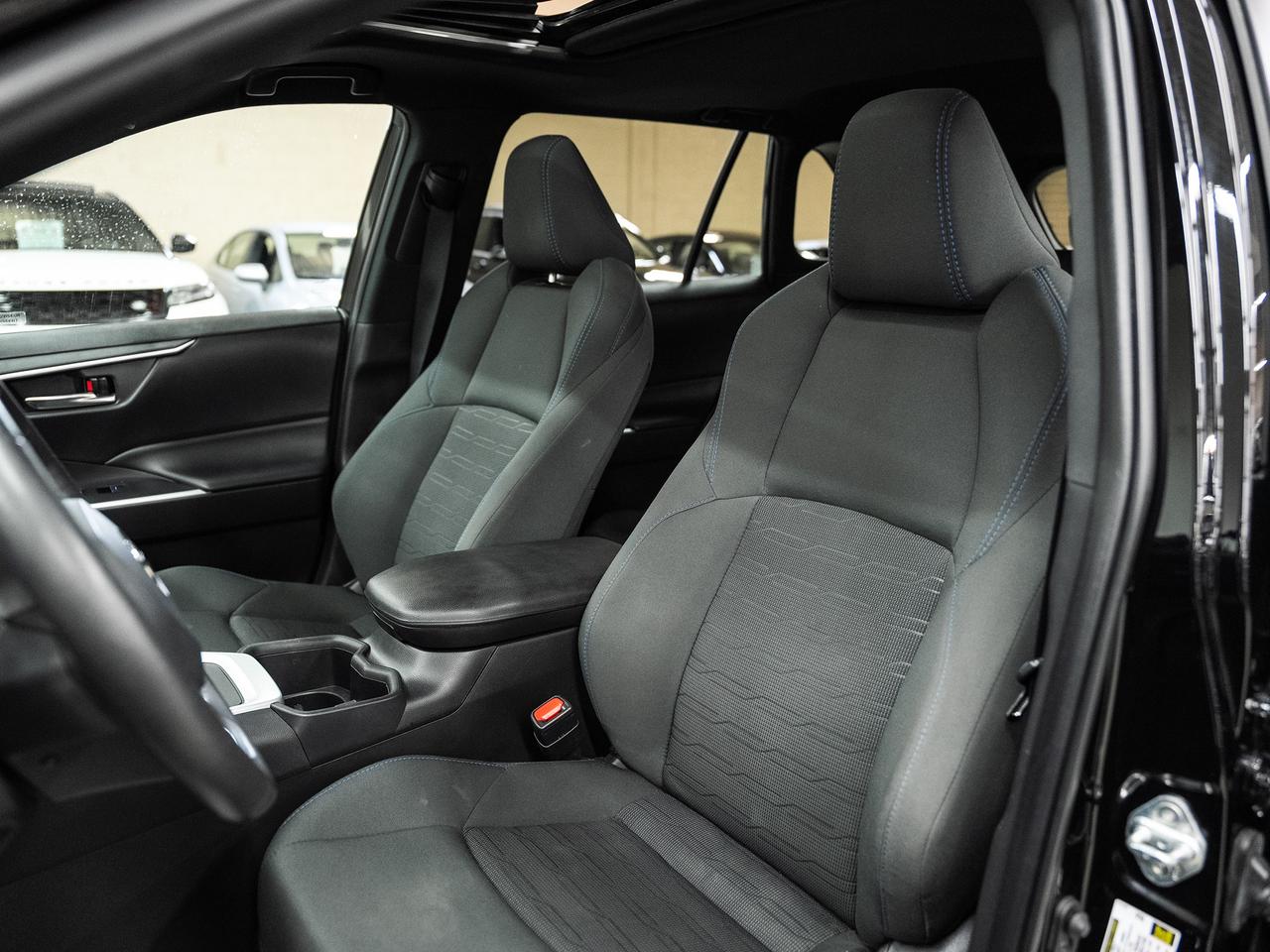 2022 Toyota RAV4 SE HYBRID AWD | Sunroof | ACC | BSM | CarPlay
