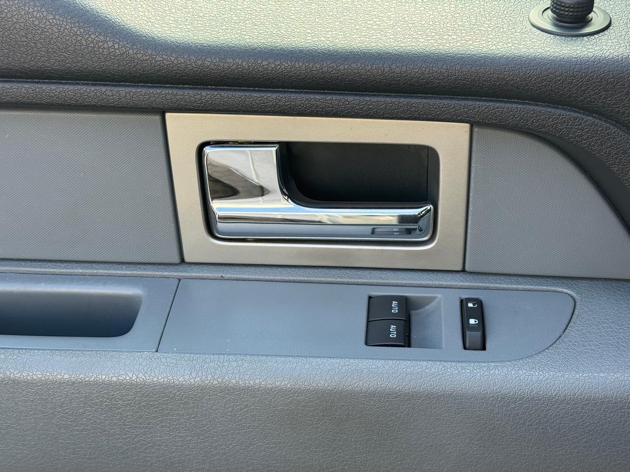 2011 Ford F-150 XL **LONG BOX**GREAT CONDITION** Photo