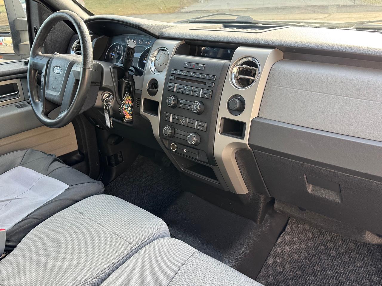 2011 Ford F-150 XL **LONG BOX**GREAT CONDITION** Photo