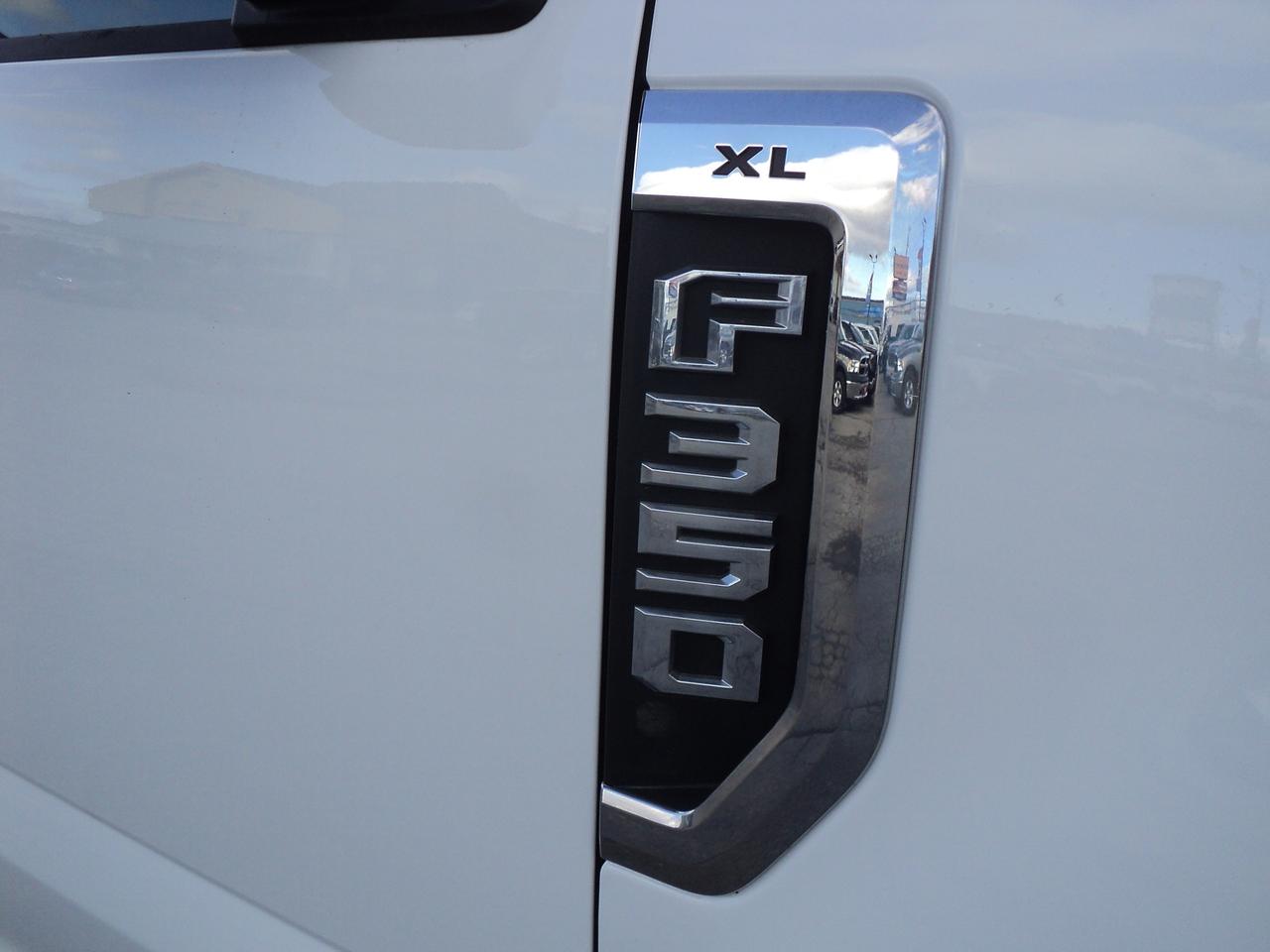 2020 Ford SUPER DUTY F-350 DRW XL SuperCab 4WD 6.2L8cylGas 8' Box BackUpCam Photo