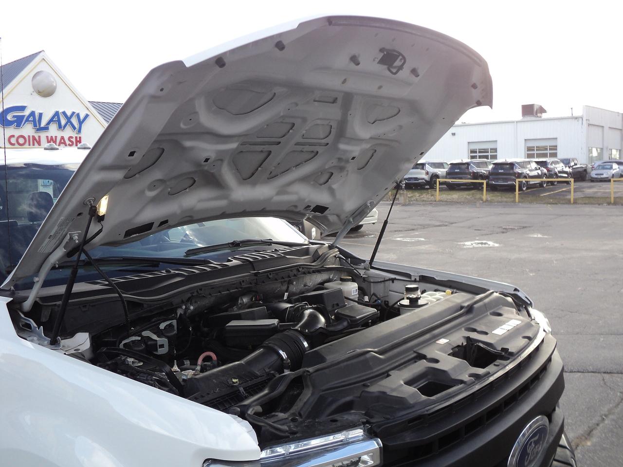 2020 Ford SUPER DUTY F-350 DRW XL SuperCab 4WD 6.2L8cylGas 8' Box BackUpCam Photo