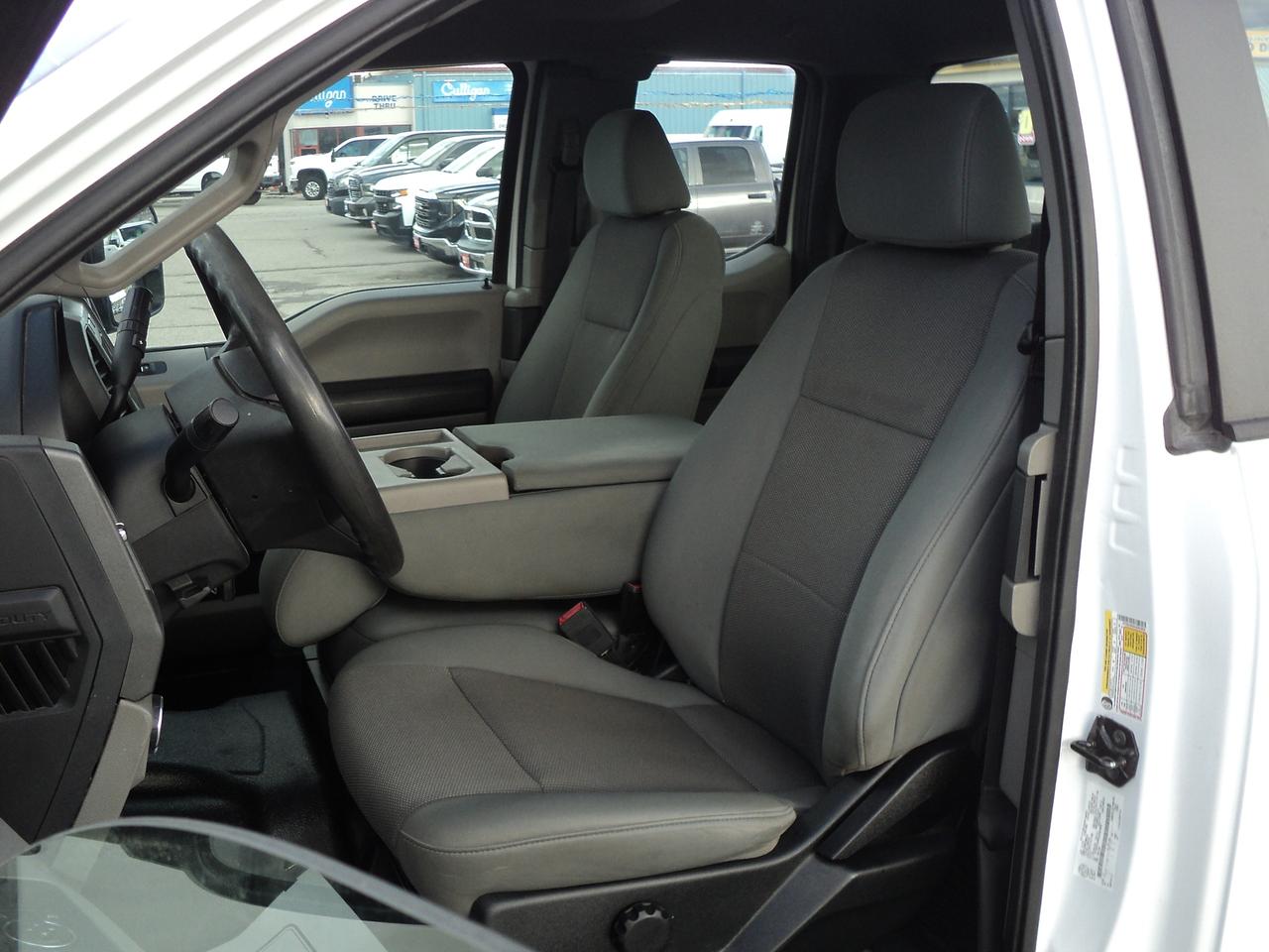 2020 Ford SUPER DUTY F-350 DRW XL SuperCab 4WD 6.2L8cylGas 8' Box BackUpCam Photo