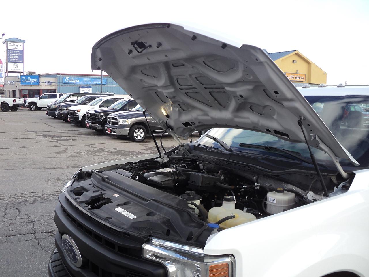 2020 Ford SUPER DUTY F-350 DRW XL SuperCab 4WD 6.2L8cylGas 8' Box BackUpCam Photo