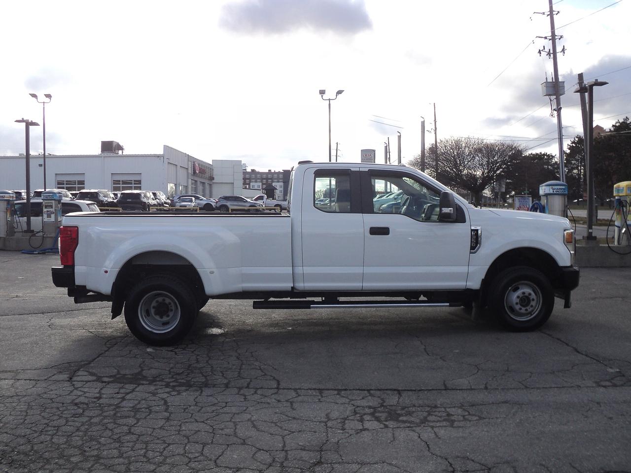 2020 Ford SUPER DUTY F-350 DRW XL SuperCab 4WD 6.2L8cylGas 8' Box BackUpCam Photo